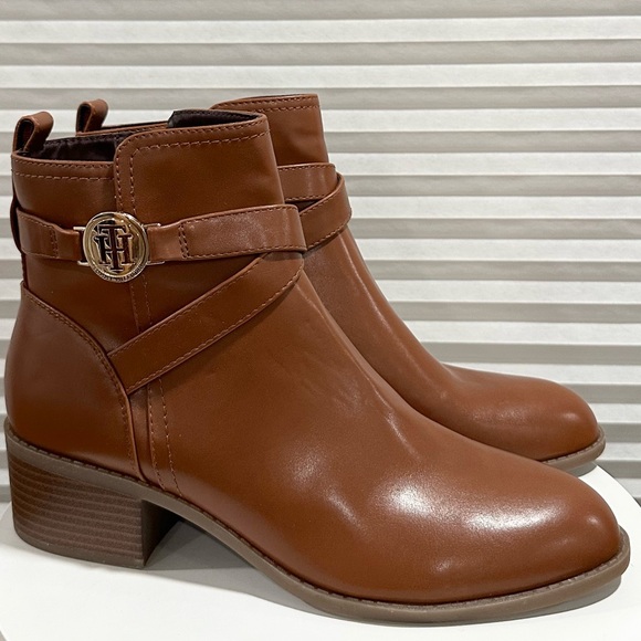 🌸TOMMY HILFIGER🌸 Diyana Faux Leather Ankle Bootie Size: 9M - Picture 7 of 14